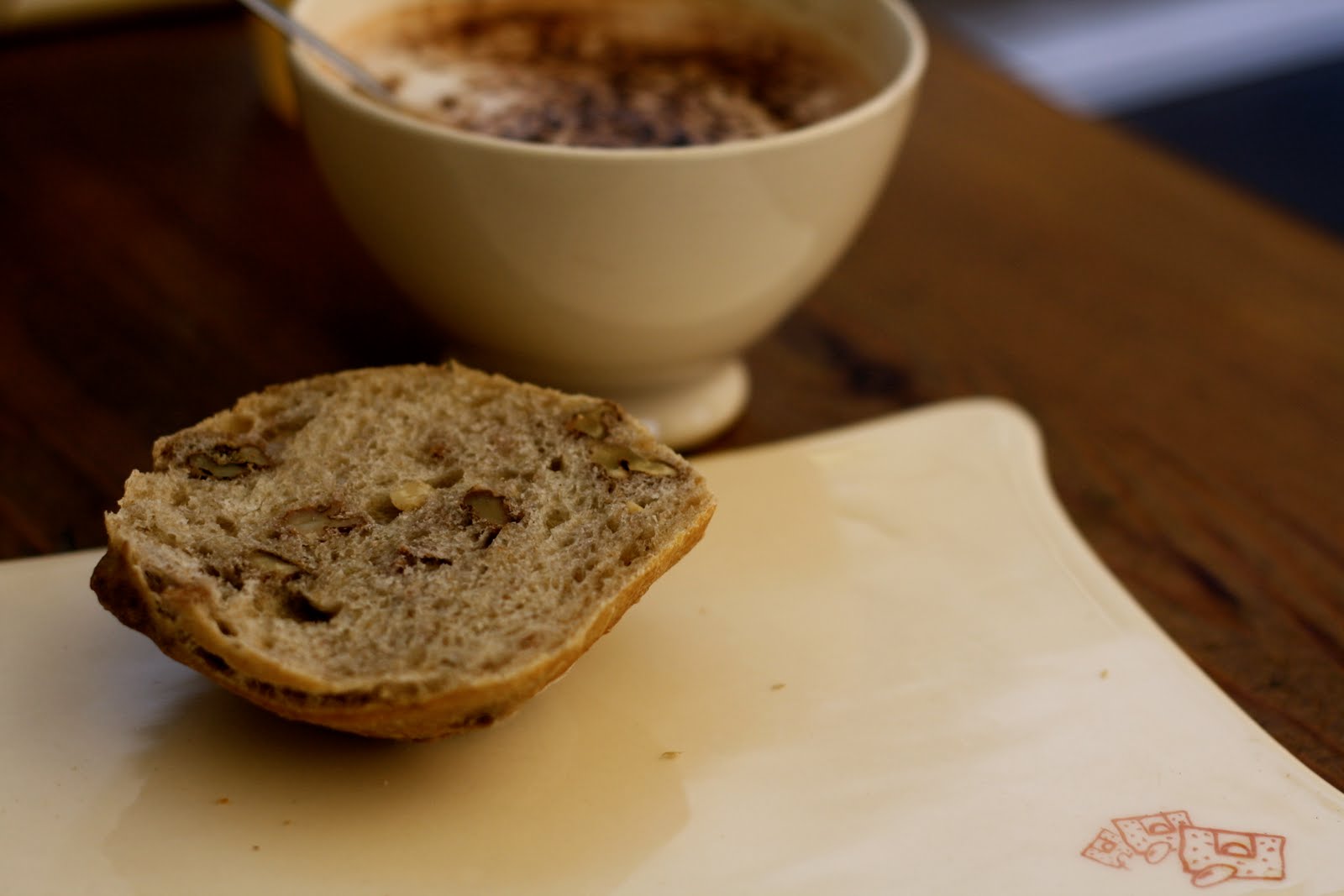 sending postcards le pain quotidien