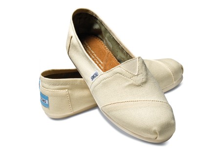 Lenzie:--**opens the box containing Tom’s shoes and hysterically ...