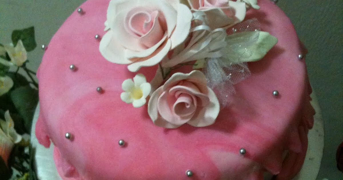 MamaBisya Cake House Pinky Fondant Cake