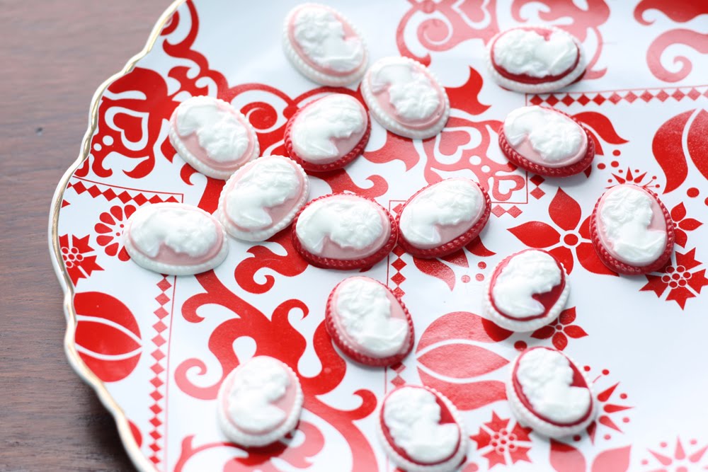 [Chocolate+Cameos+1.jpg]