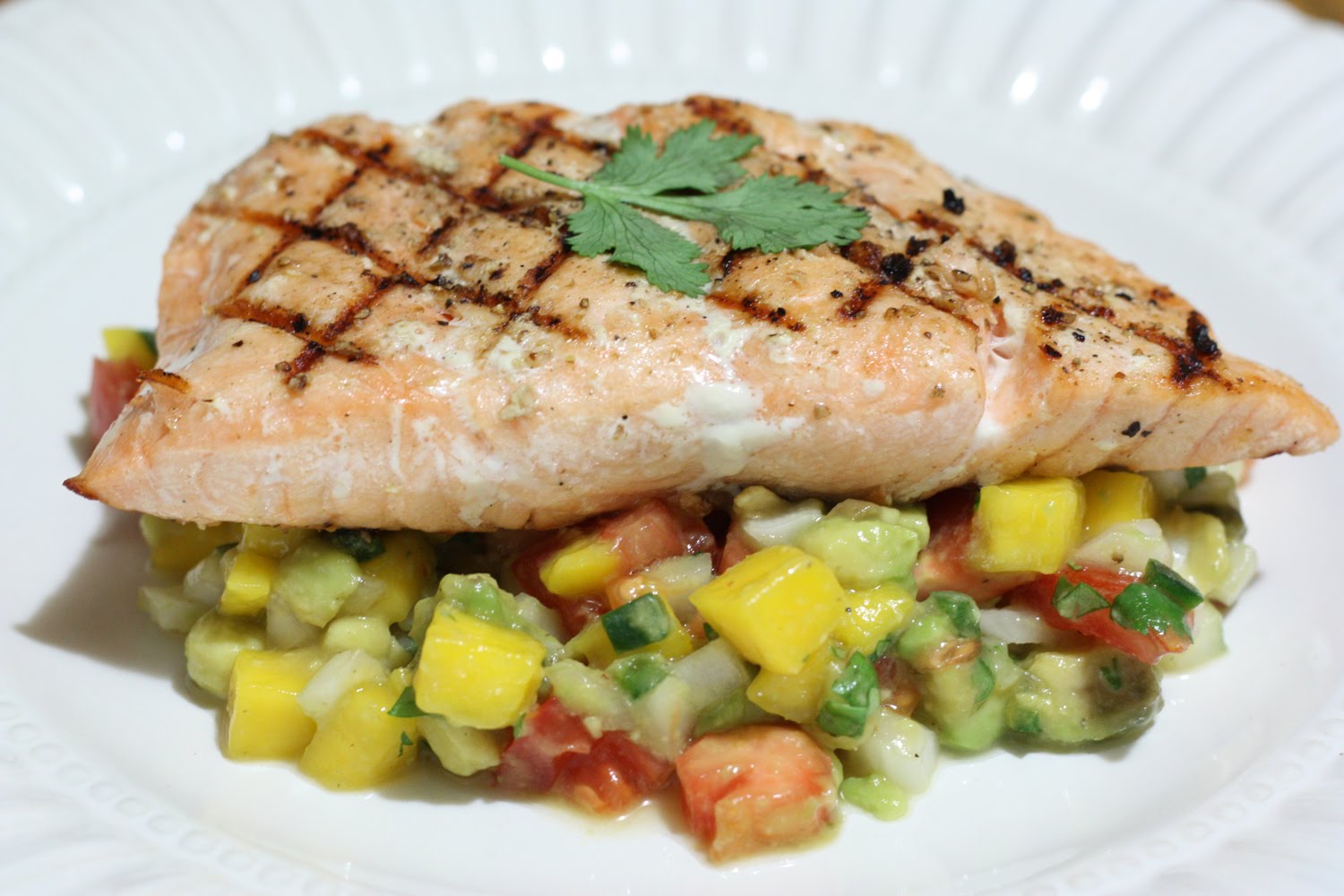 [Grilled+Salmon+with+Avocado+and+Mango+Salsa+2.jpg]