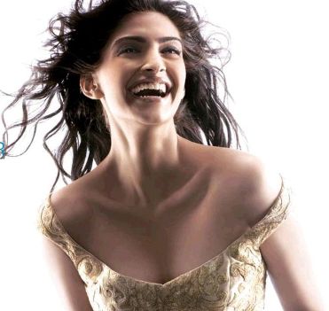Sonam Kapoor in brest photos, wallpapers of sonam kapoor. Sonam Kapoor in brest photos,