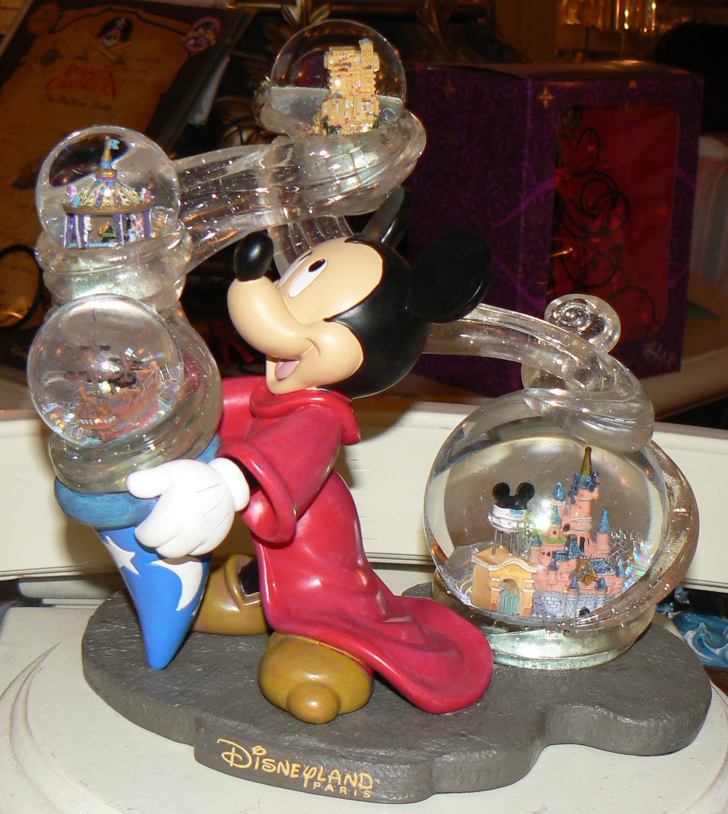 Disney Snowglobes Collectors Guide Disneyland Paris Snowglobe