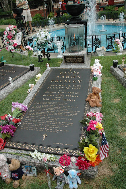 Elvis' tombstone