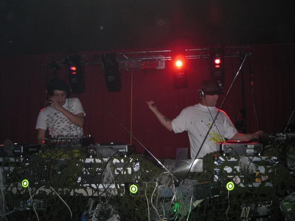 [l_64f48bbdecea04f2bdd3e5d6f10bdab5.jpg]