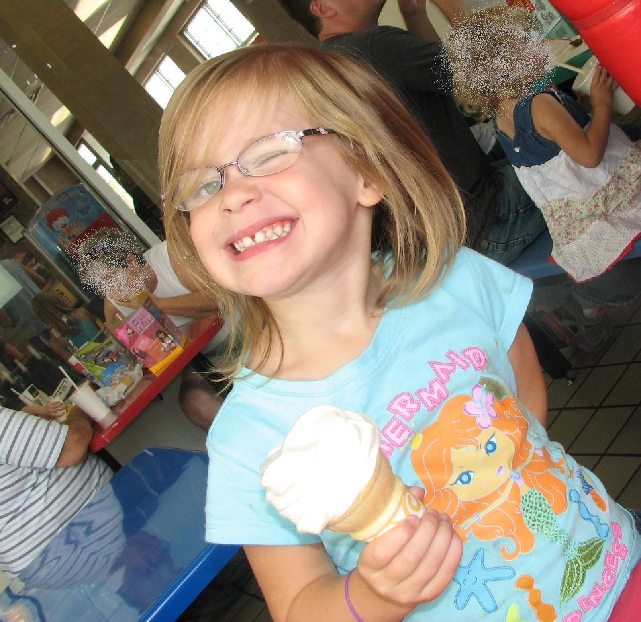 [gabby+at+mcdonalds.jpg]