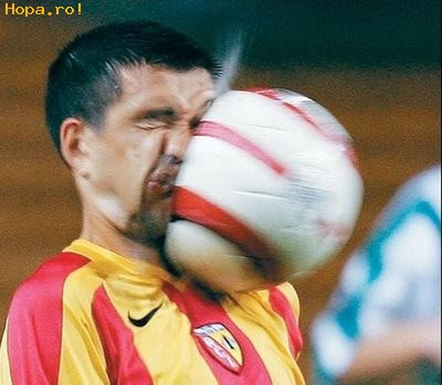 imagini amuzante Imagini_haioase_din_fotbal_192f66b_1208622957%5B1%5D%5B2%5D