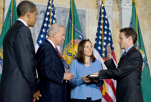 [Geithner+swearing+in.jpg]