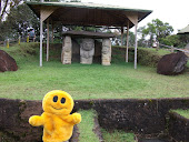 Mr Happy Goes Sightseeing