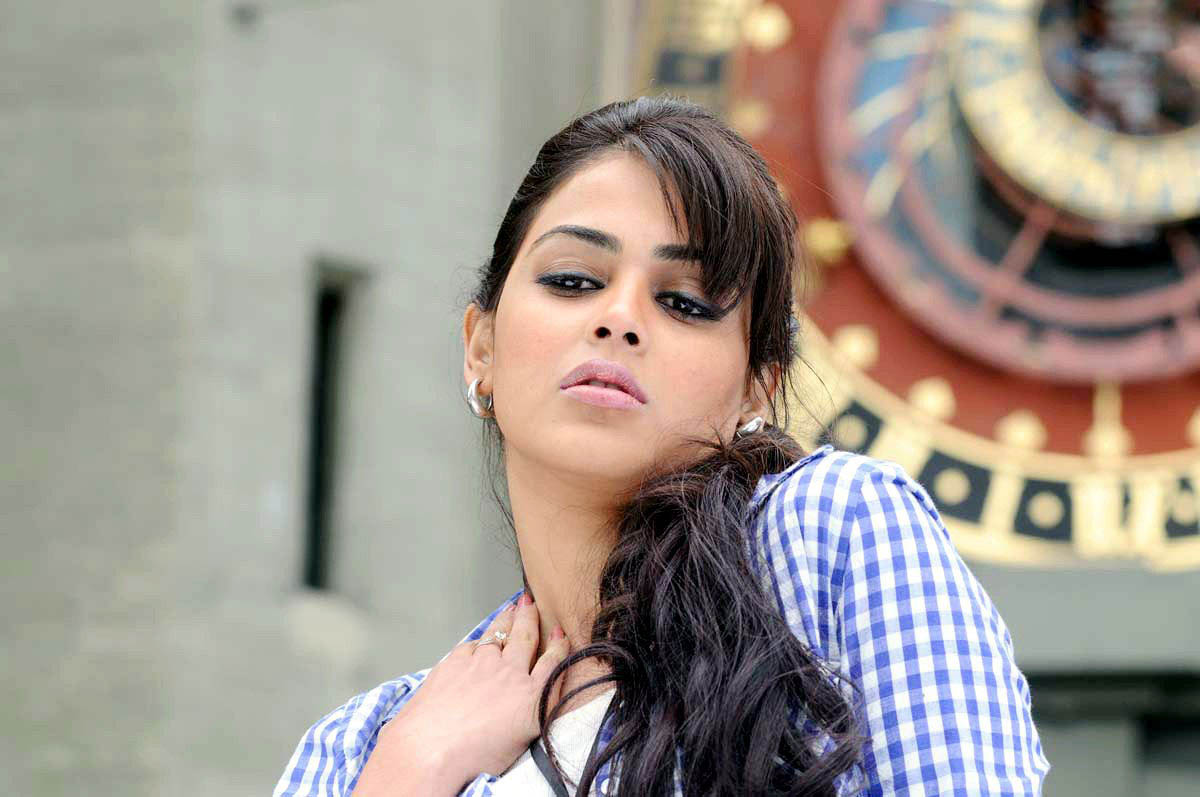 http://4.bp.blogspot.com/_9AWevGaDpQA/TLAq856q6VI/AAAAAAAACQY/3KiIqPVxbJY/s1600/tamil+movie+Uthamaputhiran+HQ+pics-2.jpg