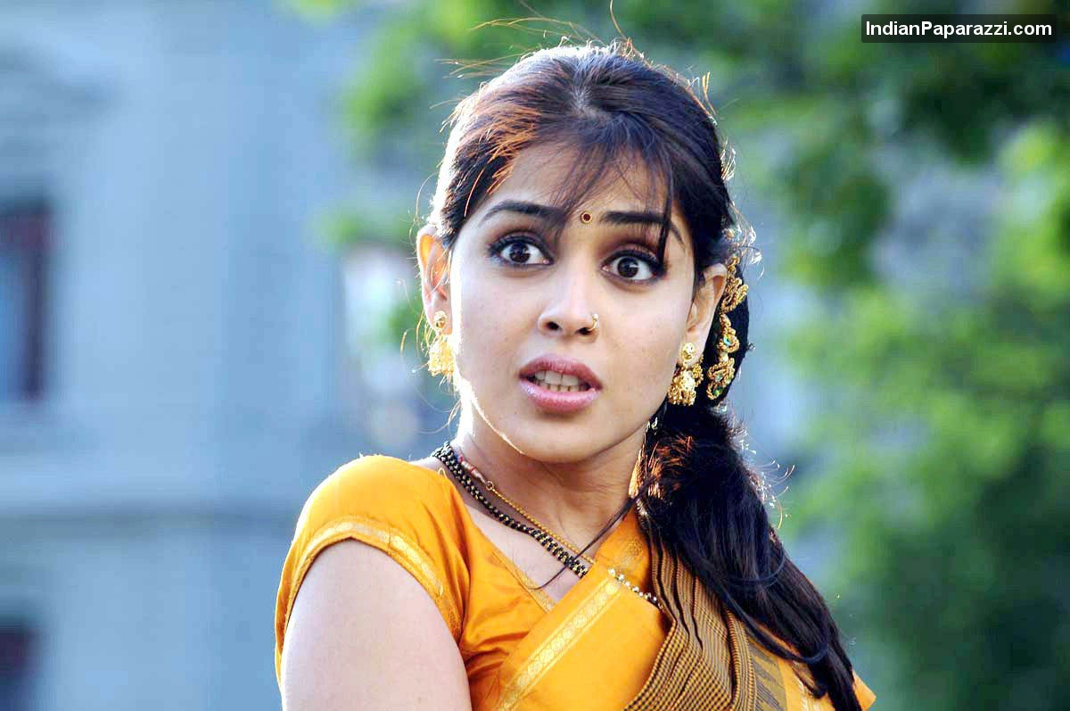 http://4.bp.blogspot.com/_9AWevGaDpQA/TLAszsVX33I/AAAAAAAACSA/U-LIXrZJzDw/s1600/tamil+movie+Uthamaputhiran+HQ+pics-15.jpg