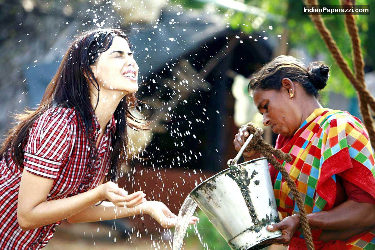 http://4.bp.blogspot.com/_9AWevGaDpQA/TLAuqrobqYI/AAAAAAAACSw/zO5IDe5GRf4/s1600/tamil+movie+Uthamaputhiran+HQ+pics-21.jpg