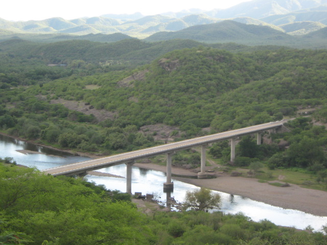 Puente sobre el Río Yaqui