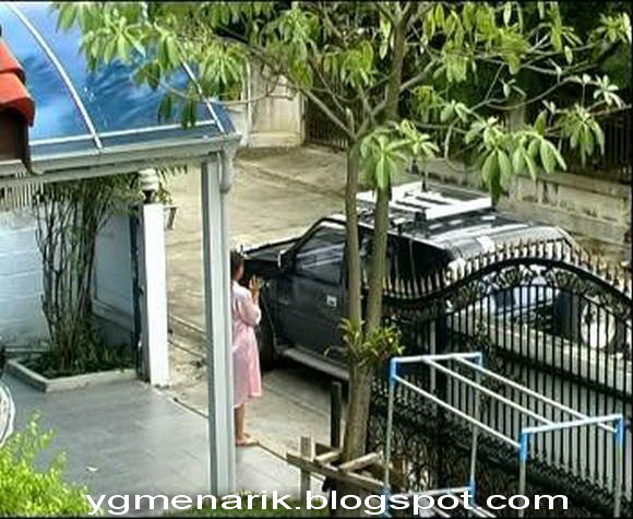 Jiran Tunjuk Buah Dada Depan Kamera