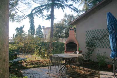 [skinner-backyard.jpg]