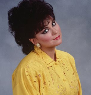 http://4.bp.blogspot.com/_9C0hBP-E884/R6pvgy_YutI/AAAAAAAACOA/6hVuPCnZPxM/s400/Delta_Burke_Suzanne_Sugarbaker.jpg