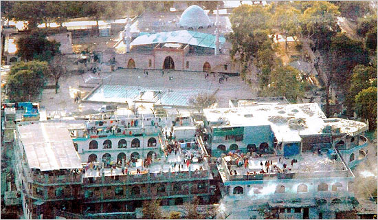 [12letter-mosque550.jpg]