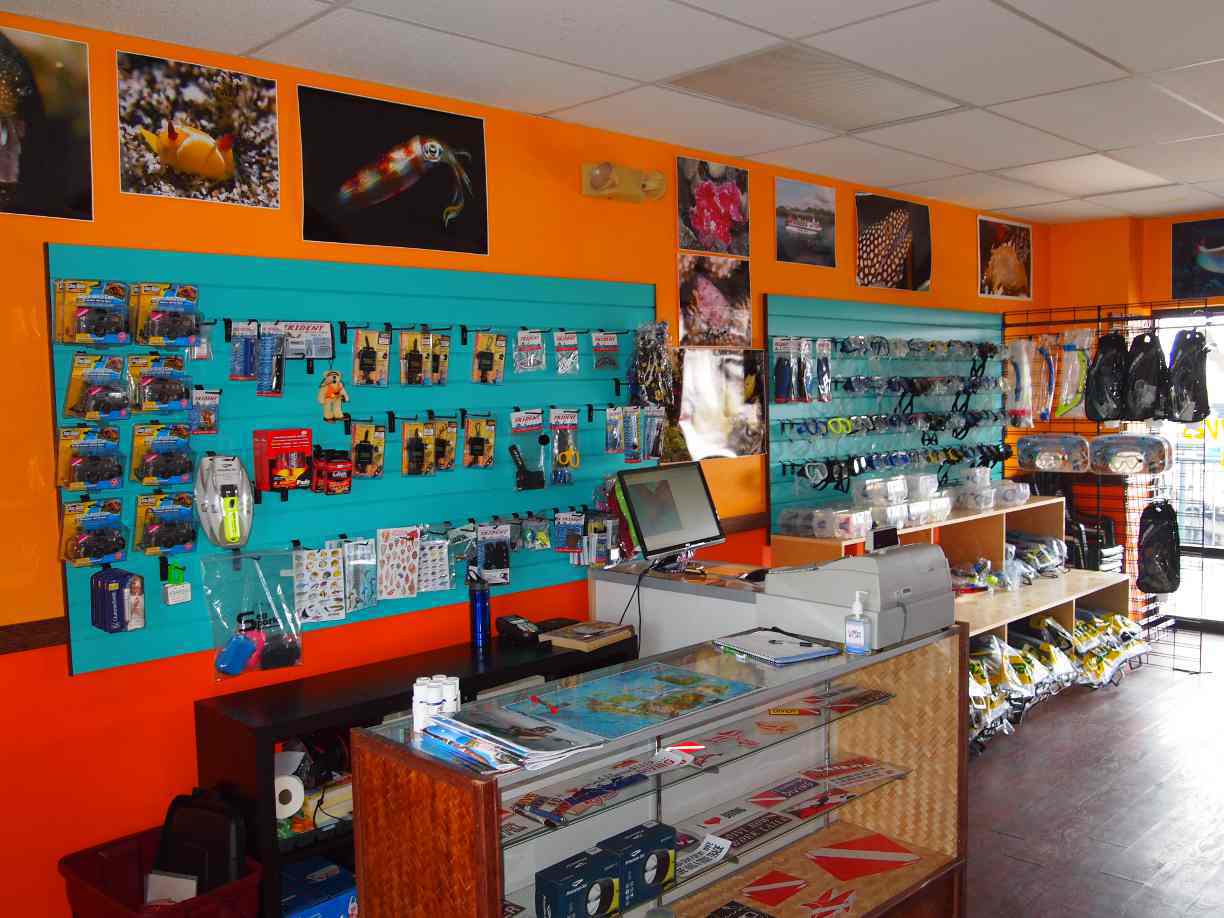 A Kona Hawaii Scuba Diver blabbers on There's a new dive shop/scuba