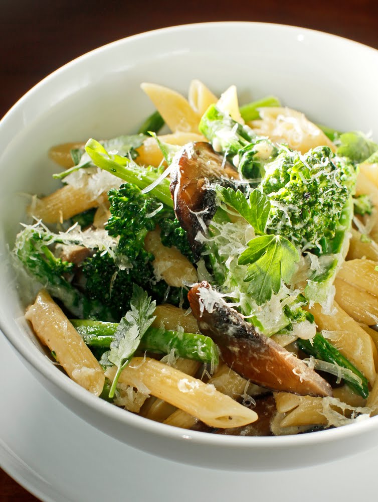 The Chubby Vegetarian BariStyle Broccolini + Mushroom Pasta