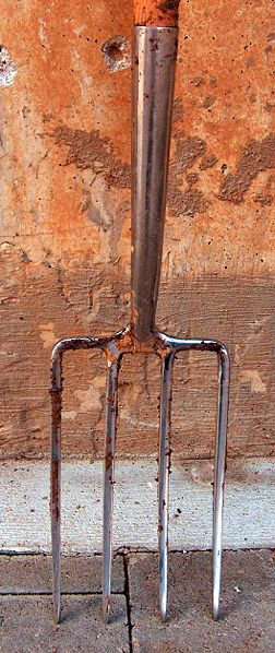 [252px-Bar_spade.jpg]