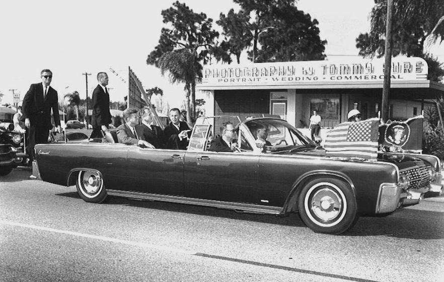 11/18/63: agents on rear of car