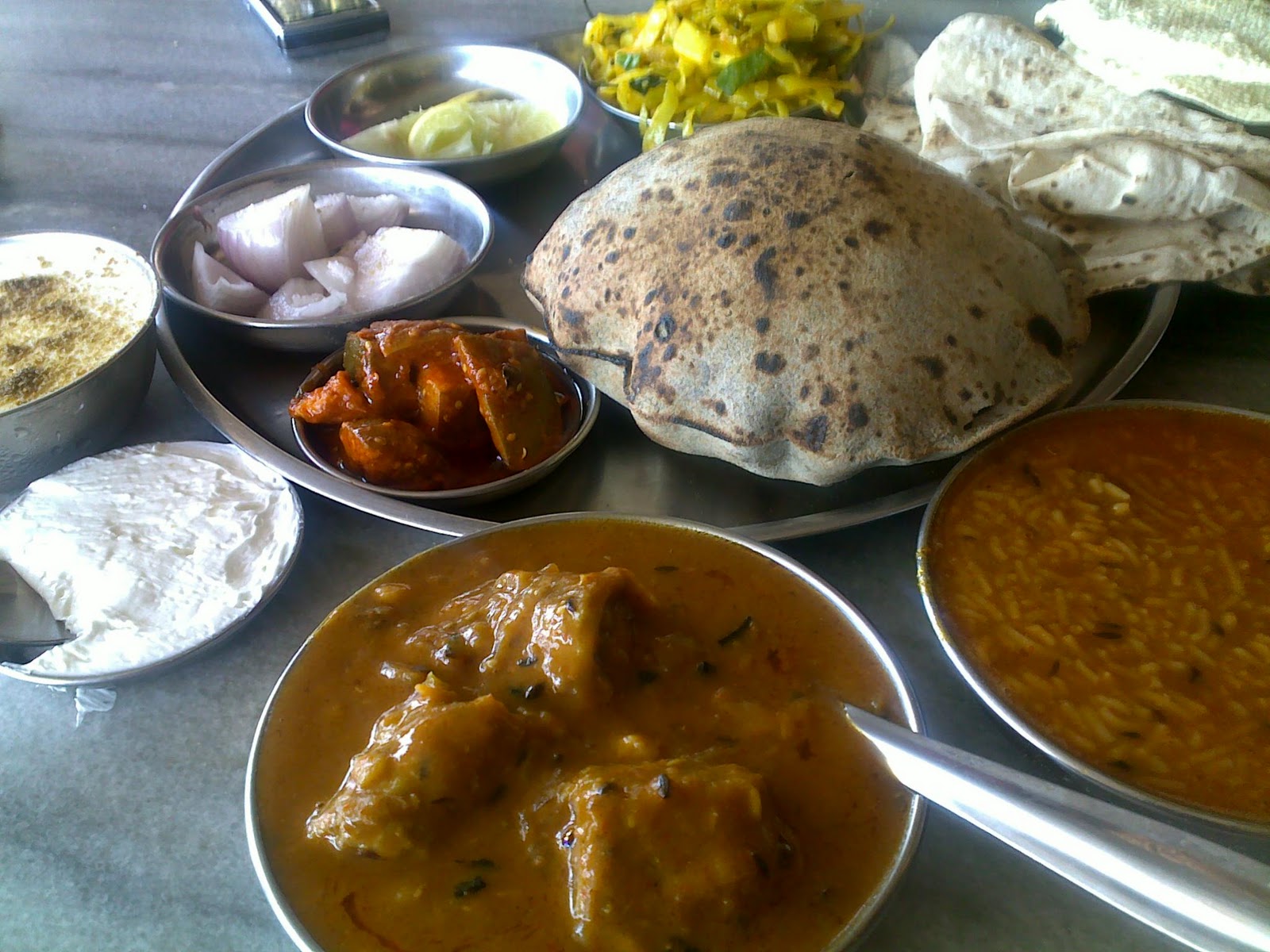 The Indo Foodie: Kathiawaadi Food just 25 kms from Mumbai