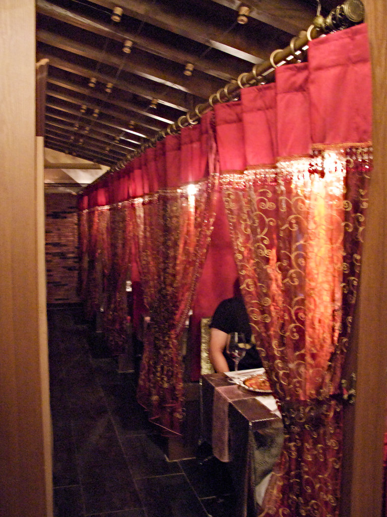 [red+booths.jpg]