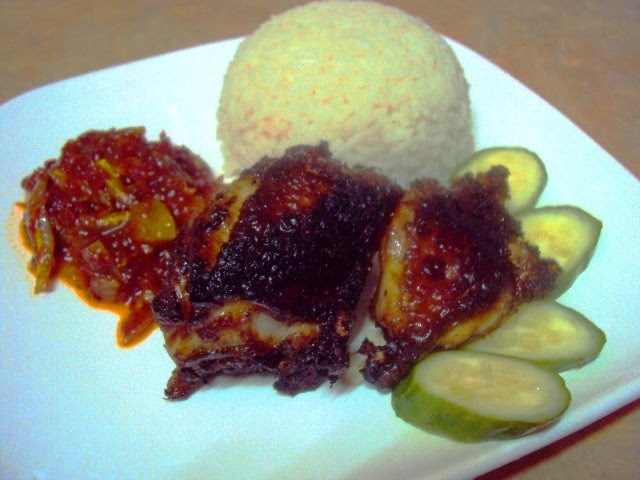 HALAMANKU: Nasi Lemak vs Ayam Madu