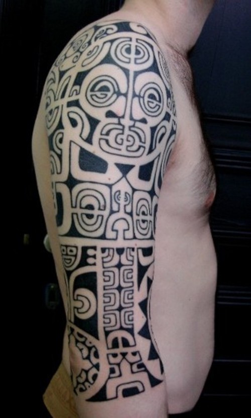 http://4.bp.blogspot.com/_9OEuovyTZKY/TDX-V74lLFI/AAAAAAAAALE/DYGZtw29tM4/s1600/shoulder+maori+art+tattoo+designs.jpg