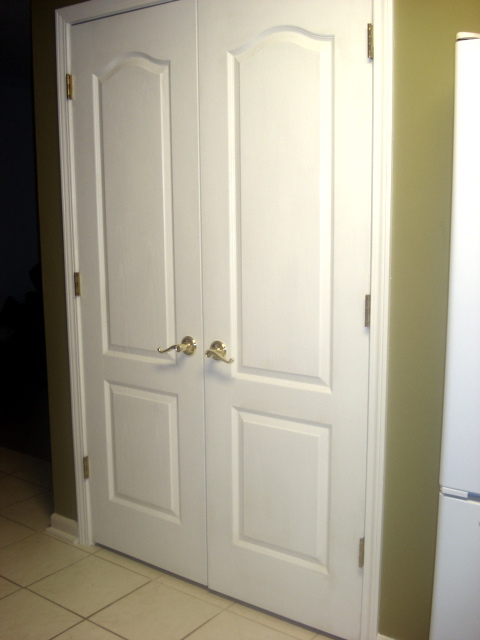[pantry+doors.JPG]