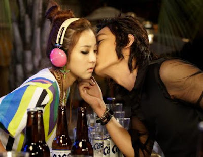 http://4.bp.blogspot.com/_9Sqb6Vhazxg/SqSjUMINlNI/AAAAAAAAI7o/KUHR-OfZ-fI/s400/sandara_lee+minho4.JPG