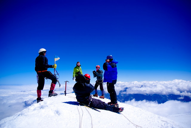 Альпинисты на вершине Казбека 