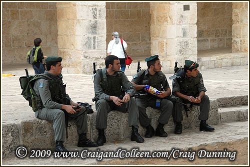 [soldiers-temple-mount-20091029-500.jpg]