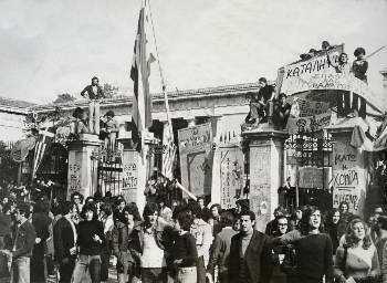 http://4.bp.blogspot.com/_9V5D6x6p2eA/Rz1EOU-_6AI/AAAAAAAAAGg/00tEunjX9r0/s400/%CE%A0%CE%9F%CE%9B%CE%A5%CE%A4%CE%95%CE%A7%CE%9D%CE%95%CE%99%CE%9F!.jpg
