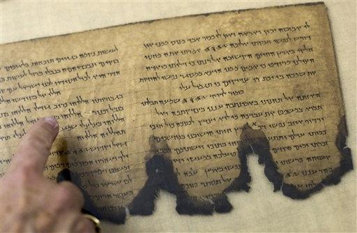 http://4.bp.blogspot.com/_9VB_V_v41Ao/TUALBjybsCI/AAAAAAAANeQ/tcddnQzgnh0/s1600/dead-sea-scrolls-top-10-historical-finds.jpg