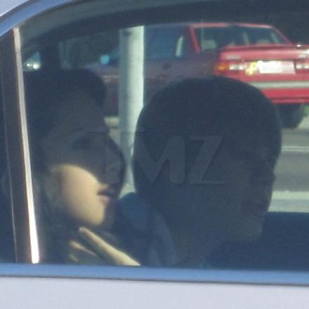Look at Justin Bieber Kissing Jasmine Villages Photos Look at Justin Bieber Kissing Jasmine Villages Photos