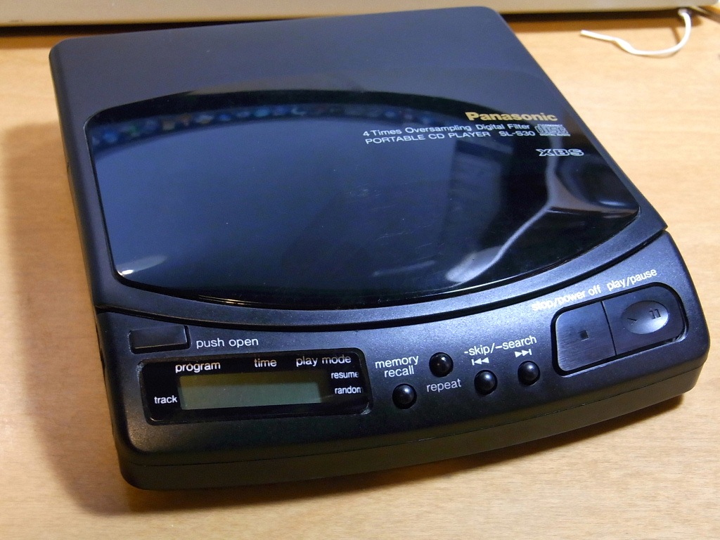 卓上オーディオ (Tabletop Audio): ポータブルCDプレイヤー(Panasonic 
