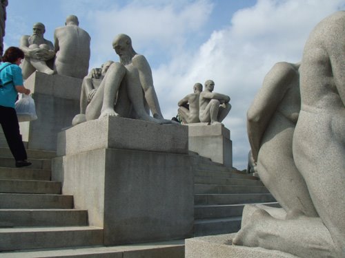 [Vigeland+Sculpture+.jpg]