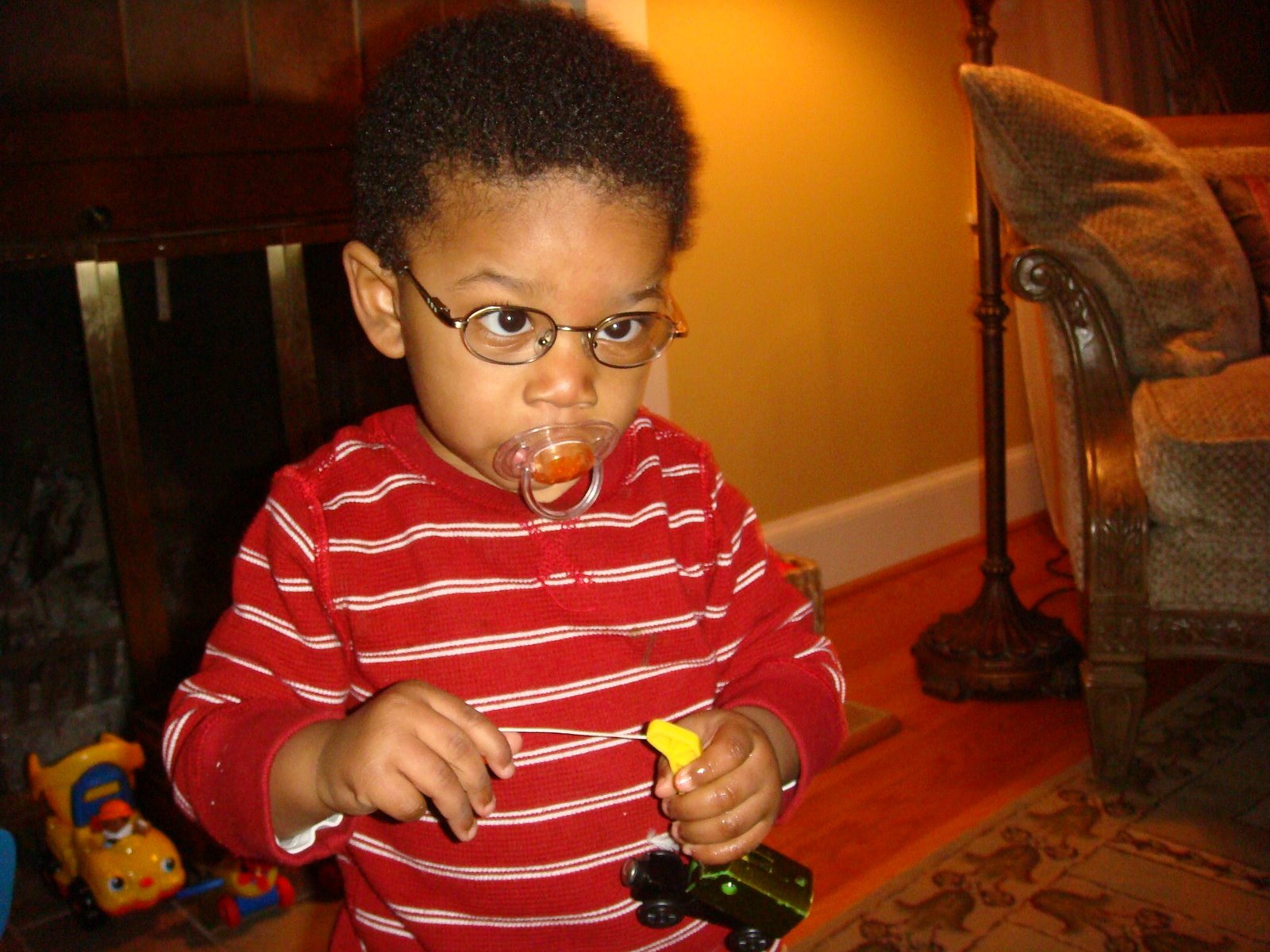 [Fifteen+Months+and+Glasses!+002.JPG]