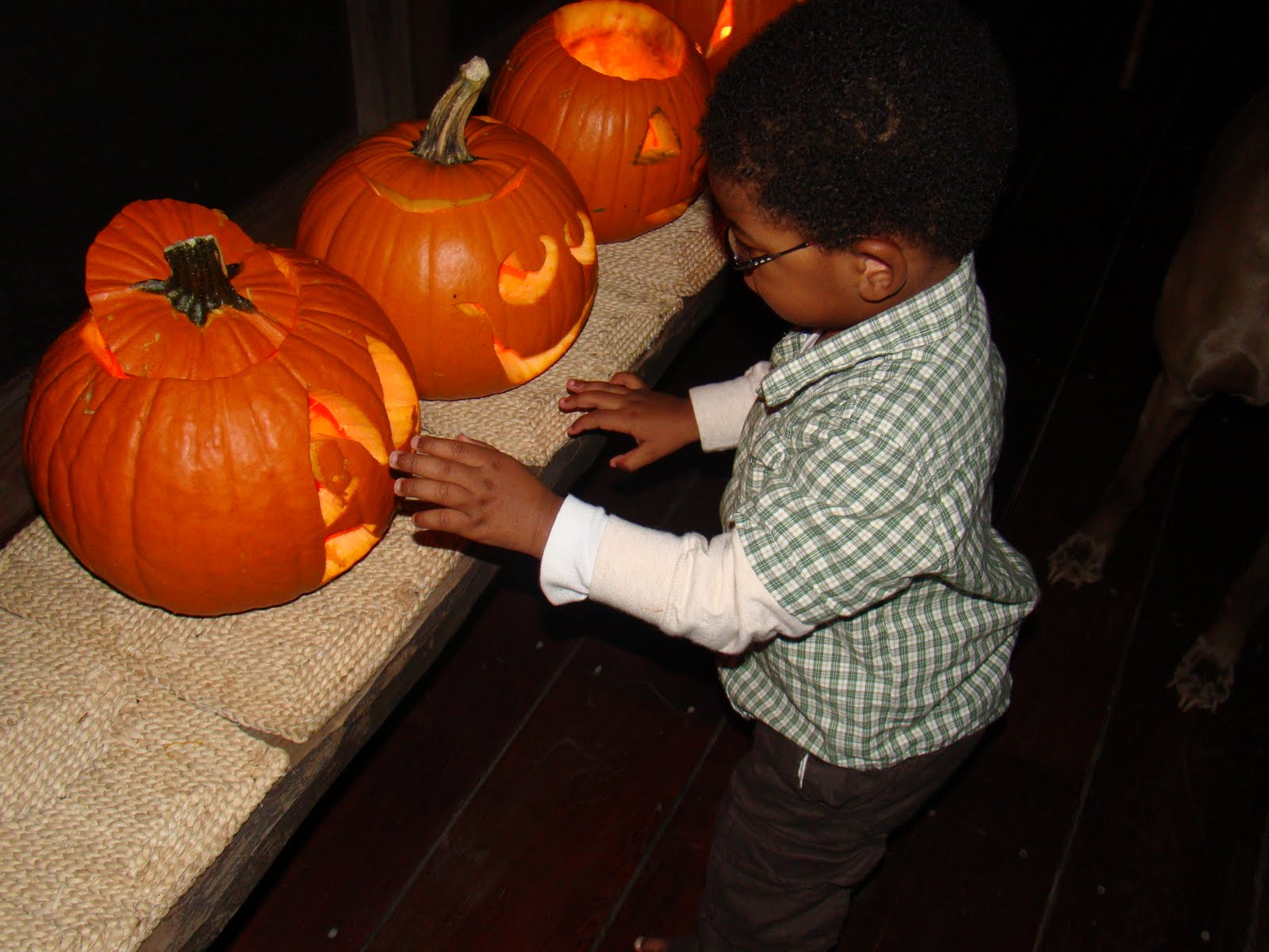 [Halloween+Carvings+016.JPG]