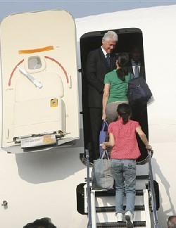 [bill-clinton_and_ling-lee.jpg]