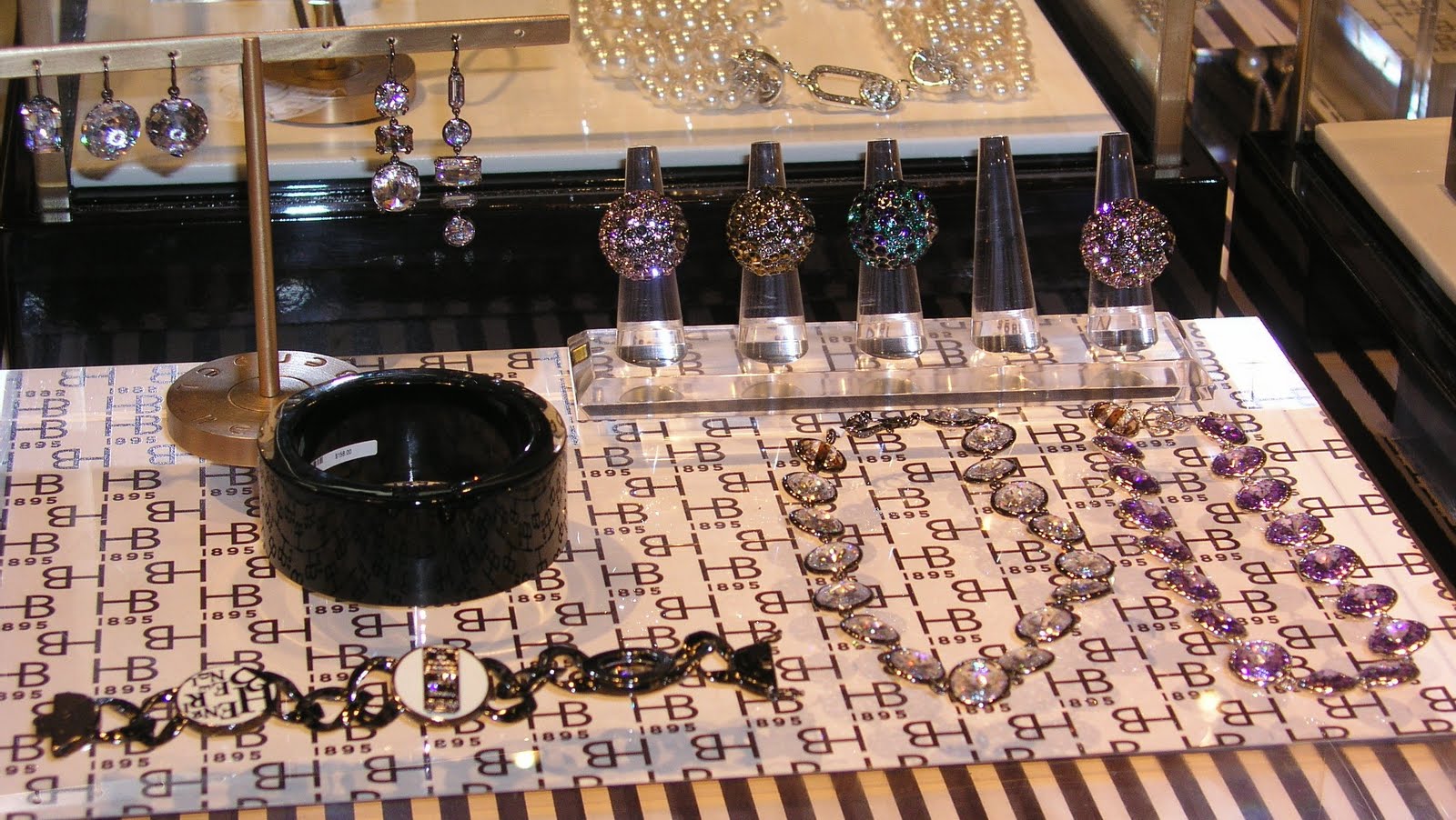 [HB+BAUBLES.JPG]