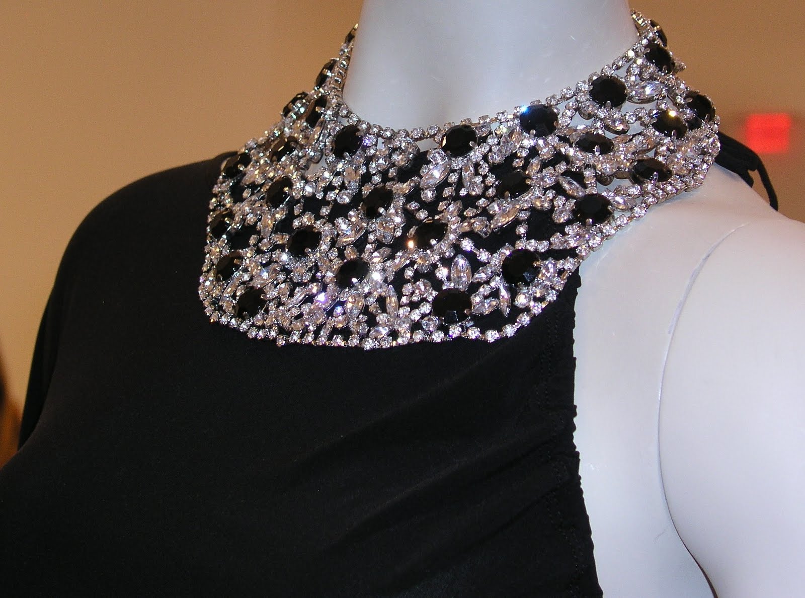 [bcbg+costume+collar.JPG]