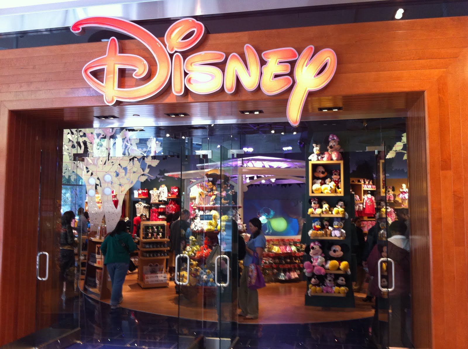 My Disney Mania New Disney Store opens in downtown Chicago's Block 37
