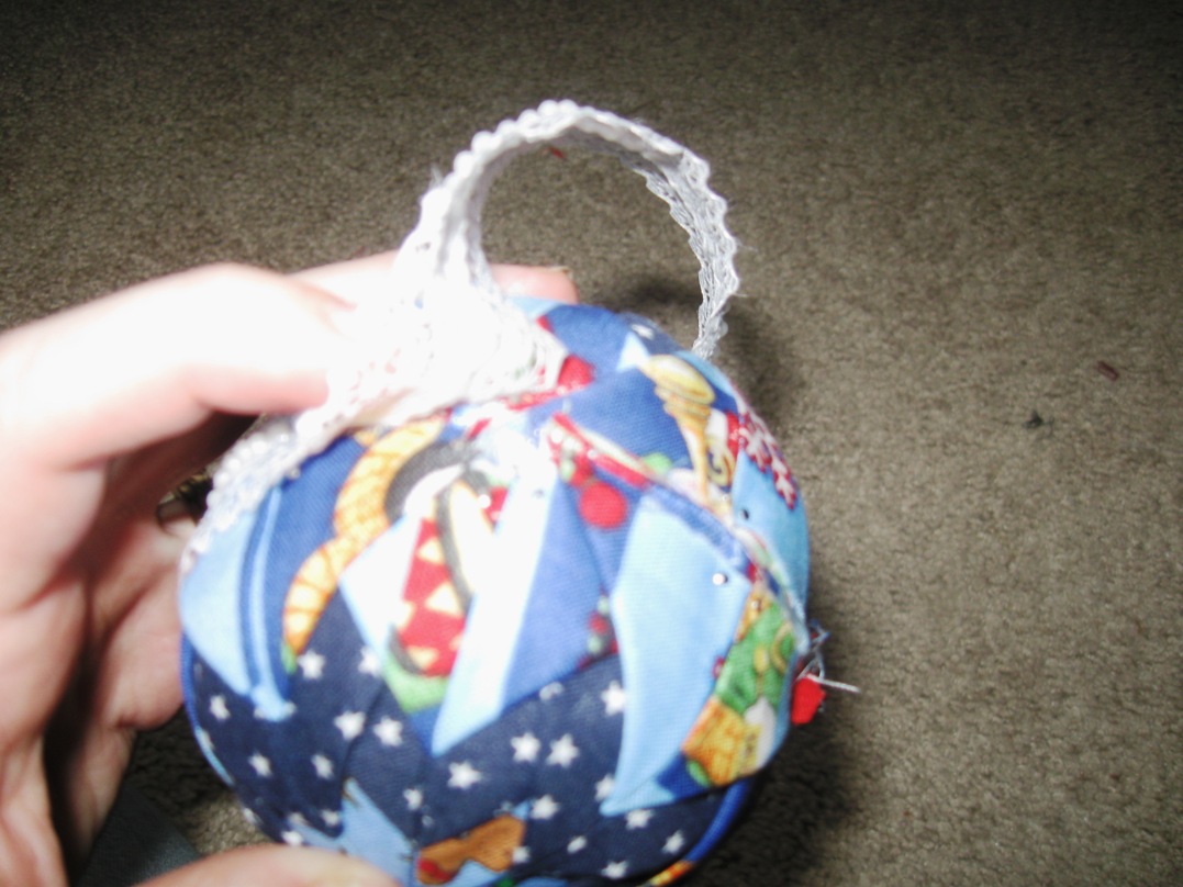 Happy Quilting Quilted Christmas Ball Ornament Tutorial