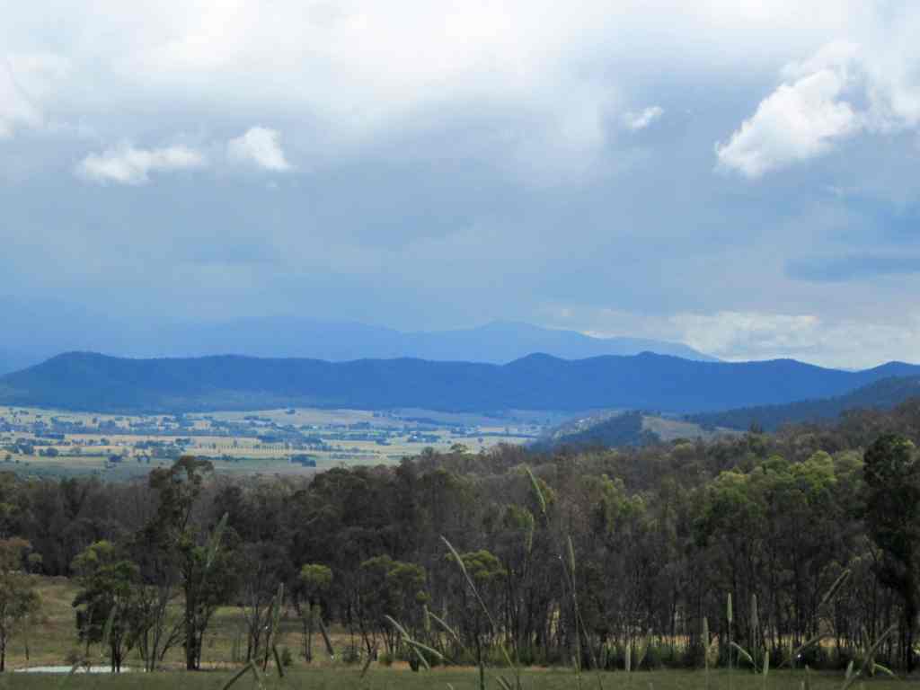 TRACKS, TRAILS AND COASTS NEAR MELBOURNE Mt Beauty Pondage circuit walk