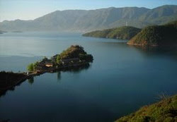 Check this out! Nice view from the Lu Gu lake in Yunnan