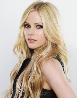 avril lavigne feet. singer Avril Lavigne.