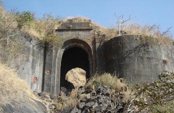 Forts of Maharashtra .