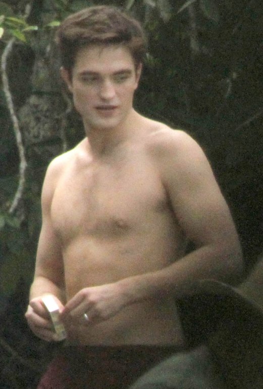 NEW PICTURES Topless Robert Pattinson films The Twilight Saga: Breaking Dawn NEW PICTURES Topless Robert Pattinson films The Twilight Saga: Breaking Dawn